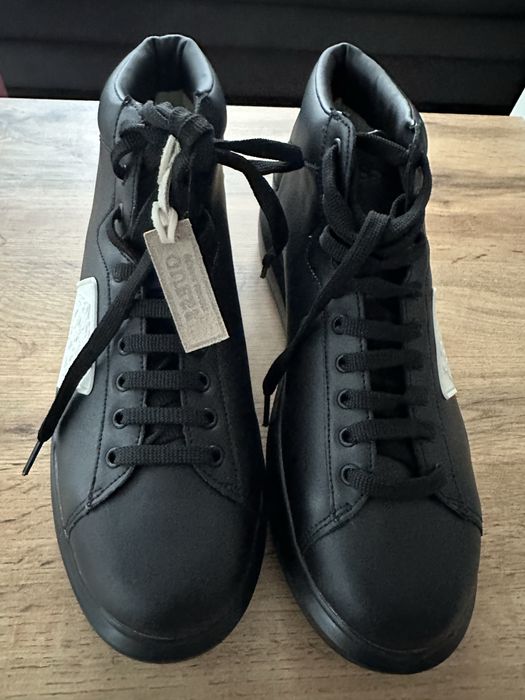 НОВИ мъжки боти Guess