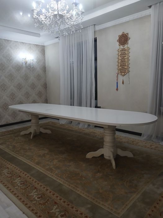 Стол для гостинной