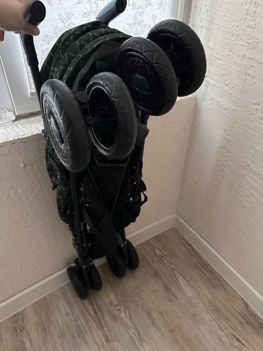 Продам новую коляску прогулочную