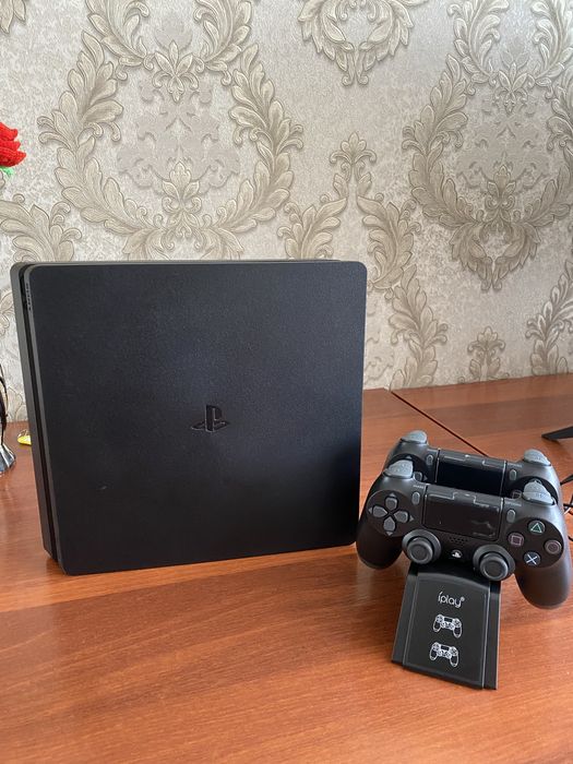 Ps4slim 1TB, почти новый