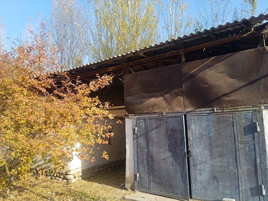 Бустонлиқ тумани Қораманас МФИ Орал Тансикбаев кучаси 79 уй сотилади.