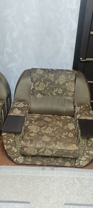 Продаётся диван.