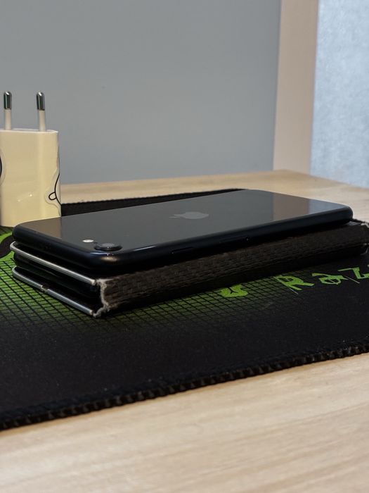 iPhone SE 2022 чисто нов!