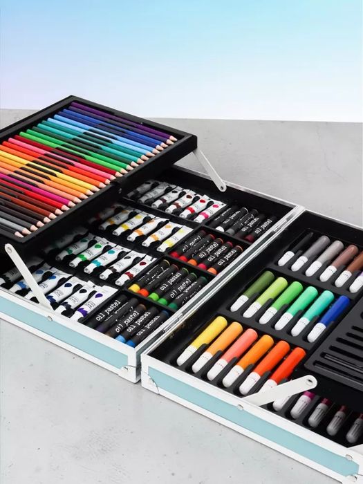 Bolalar uchun ajoyib 145 qismli buyoqlar chamadoni