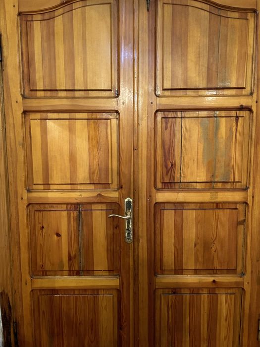 Чистые деревянные двери