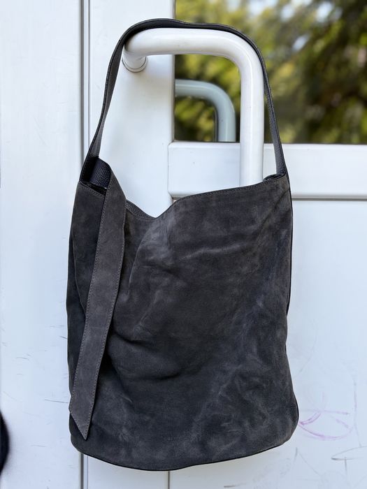 Geantă hobo Coccinelle din piele întoarsă naturală / gri