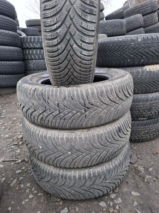 Vand set 4  anvelope 195 65 15 BFO de iarna bune