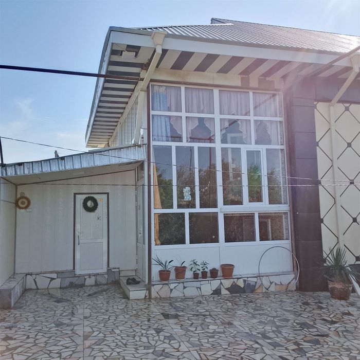 Uy sotiladi 10.5 sutok Navoiy Navbaxor tumani