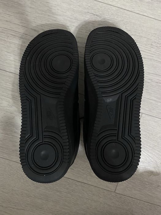 Продам черные форсы Nike Air Force 1