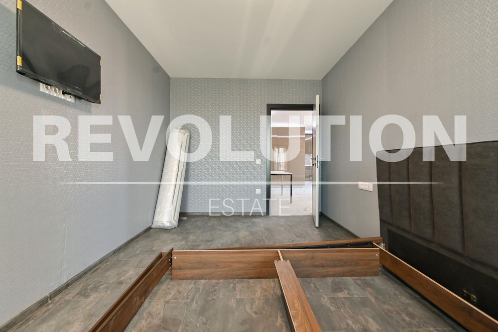 Тристаен апартамент в ж.к. Дружба 2