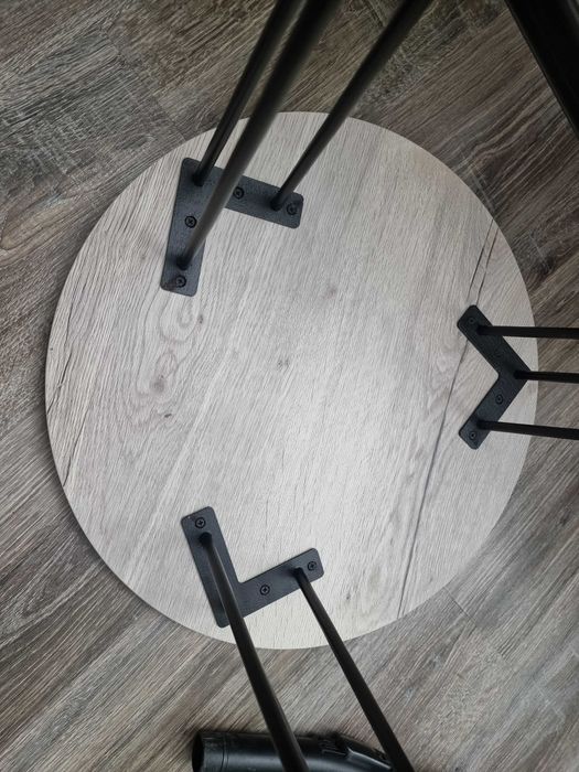 Столик, прикроватный столик