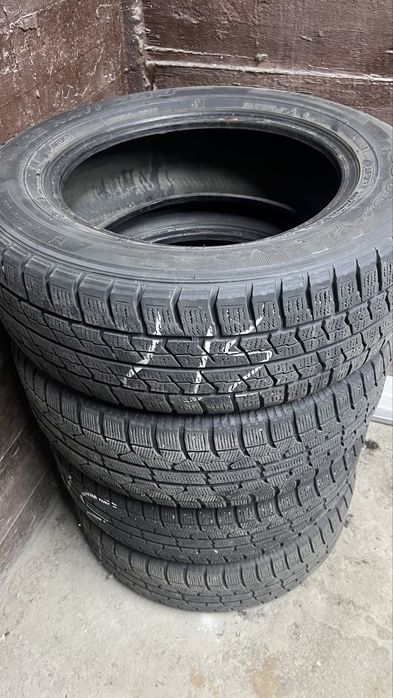 Зимние шины 215/60/R16 японские