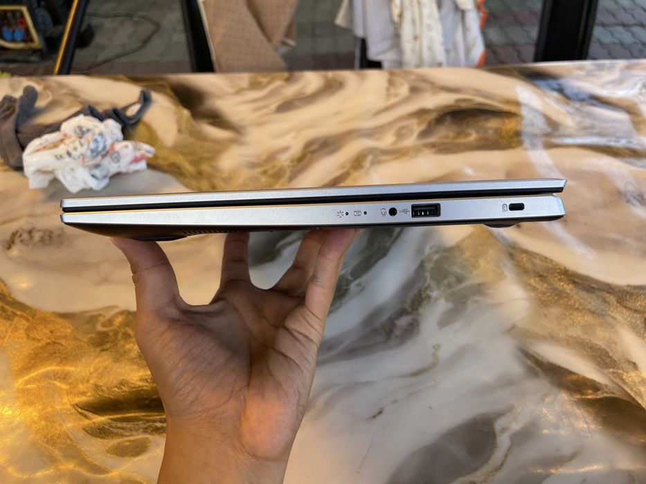 ACER Aspire 118гб SSD 4gb память