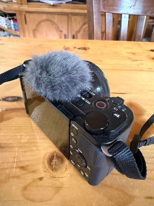 Sony ZV-E10 + обектив 16-50