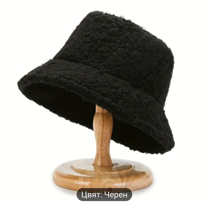 Дамски зимни шапки