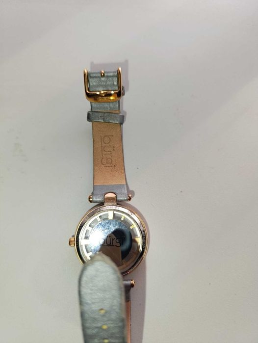 Продавам 2 женски часовници - Charles Delon и Burgi