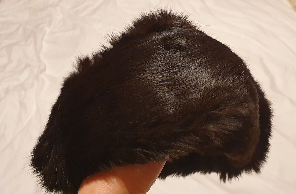 Căciuli blana naturala impecabile alba si neagra 54-56 cm