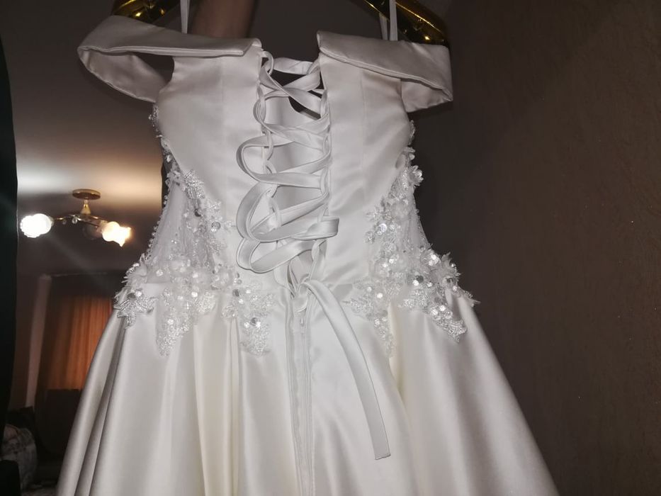 Продам свадебное платье цвет айвори.