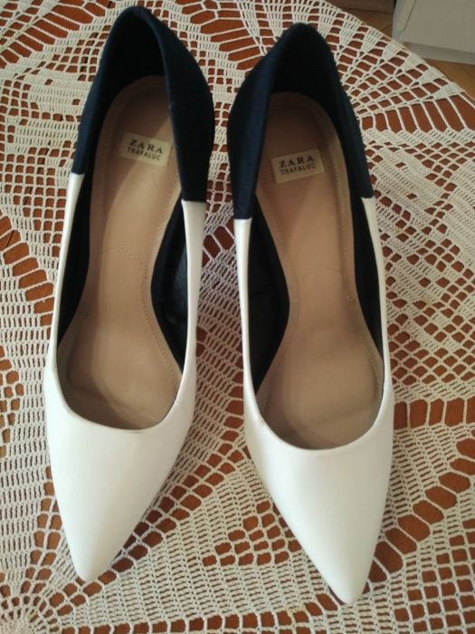 Елегантни дамски обувки средно високи 39 номер