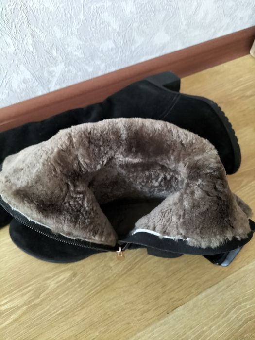 Продам замшевые сапоги