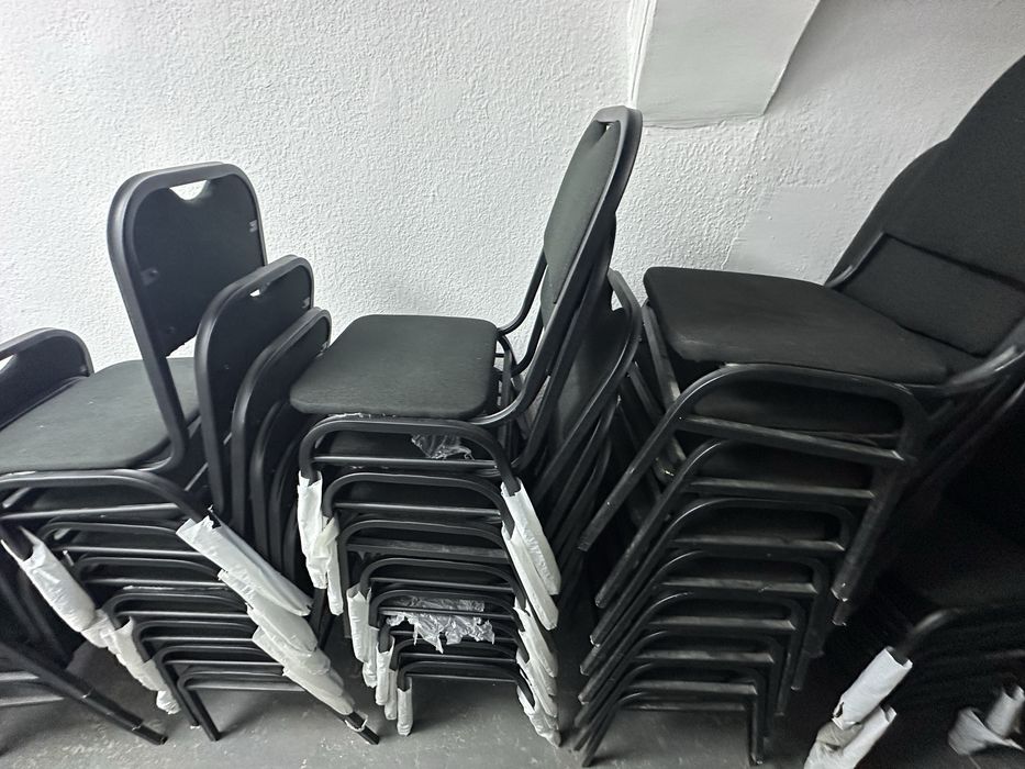 Qora stullar ofis, uy va xo’jalik uchun