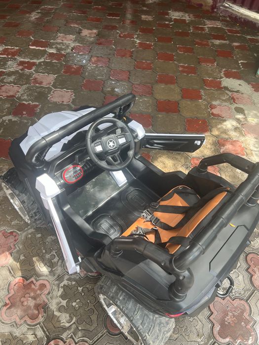 Продаю детскую машину