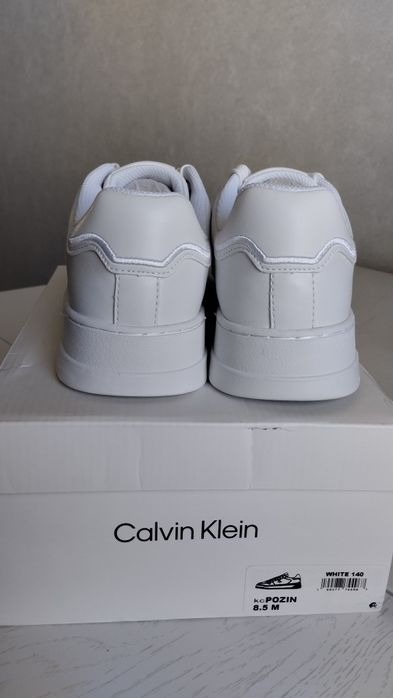 Безупречно белые кеды от Calvin Klein
