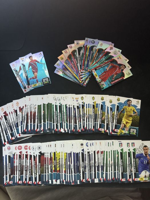Vând cartonașe Panini Adrenalyn XL Euro 2012