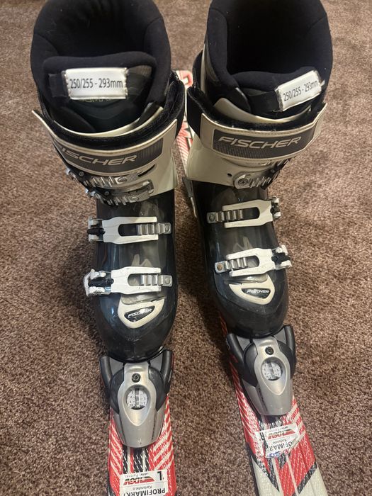 Skiuri 130cm si clapari