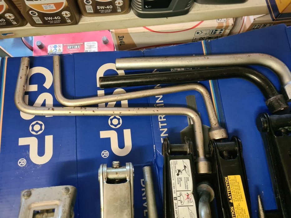 ОРИГИНАЛНИ крикове крик mercedes Ml Gl S джипове джип