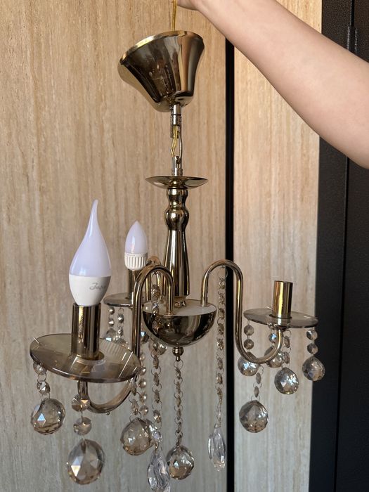 Продам хрустальную люстру