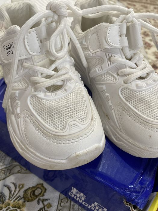 Детские белые кроссовки 30 размер, удобные, хорошее состояние