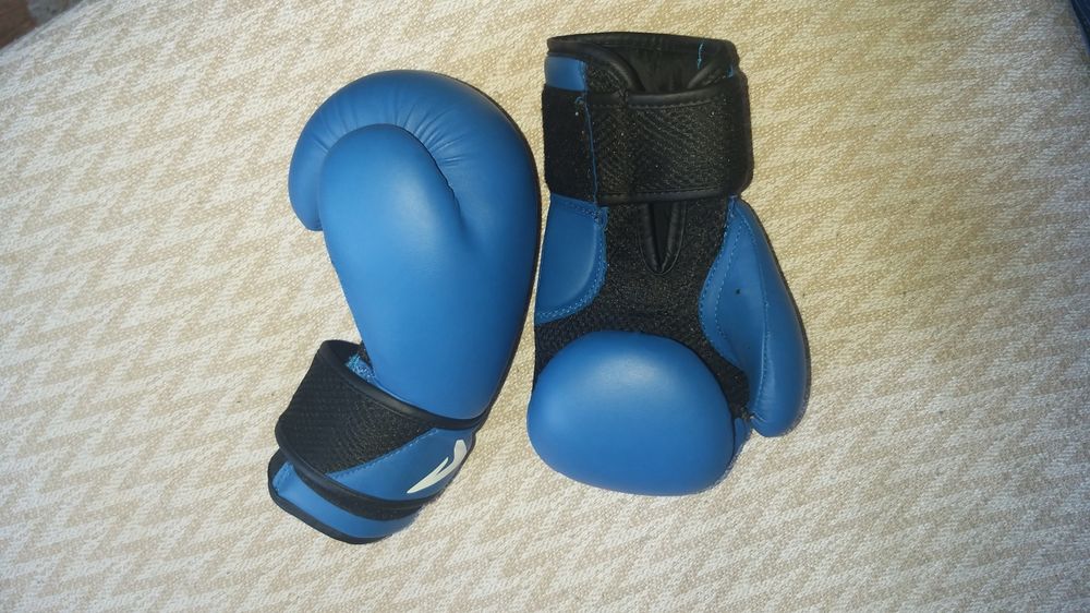 Перчатки практически новые