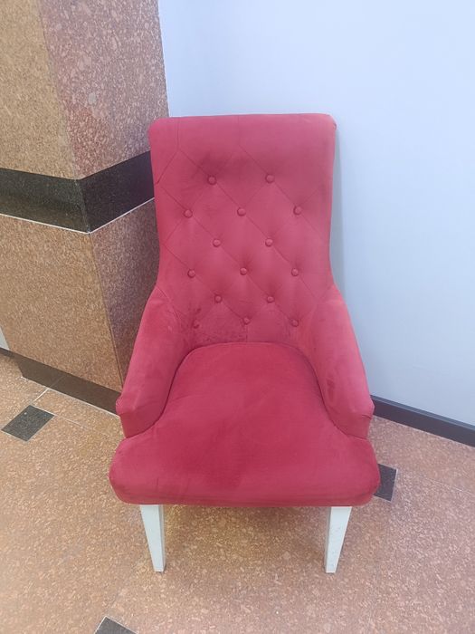 Продам маникюрные  столы и стулья