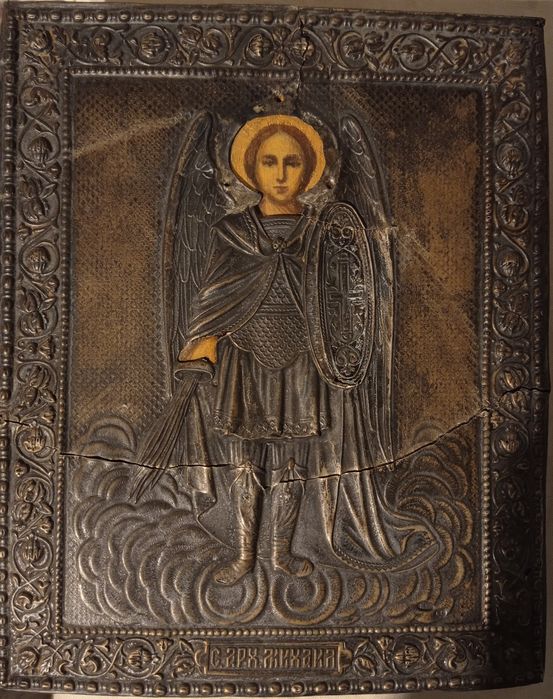 Vand sau schimb obiecte vechi.Preț în funcție de obiectul ales.