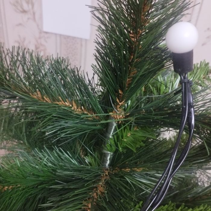 Продаетсяпышная  ёлка