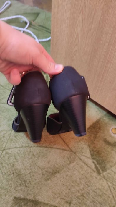 Vand pantofi noi, cu eticheta, culoare neagra, toc 7 cm