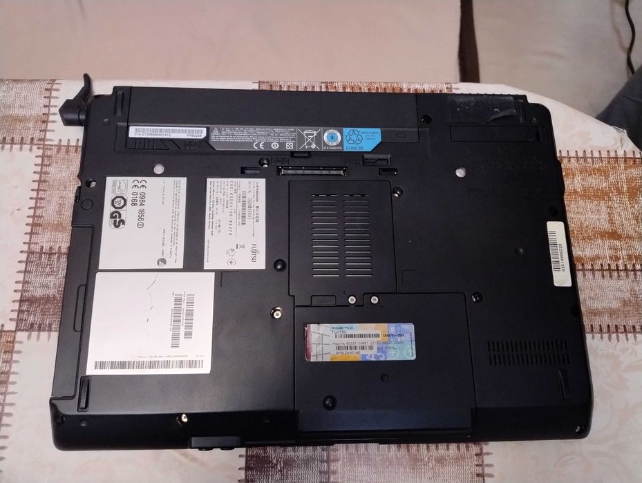 Лаптоп Fujitsu Life book S series