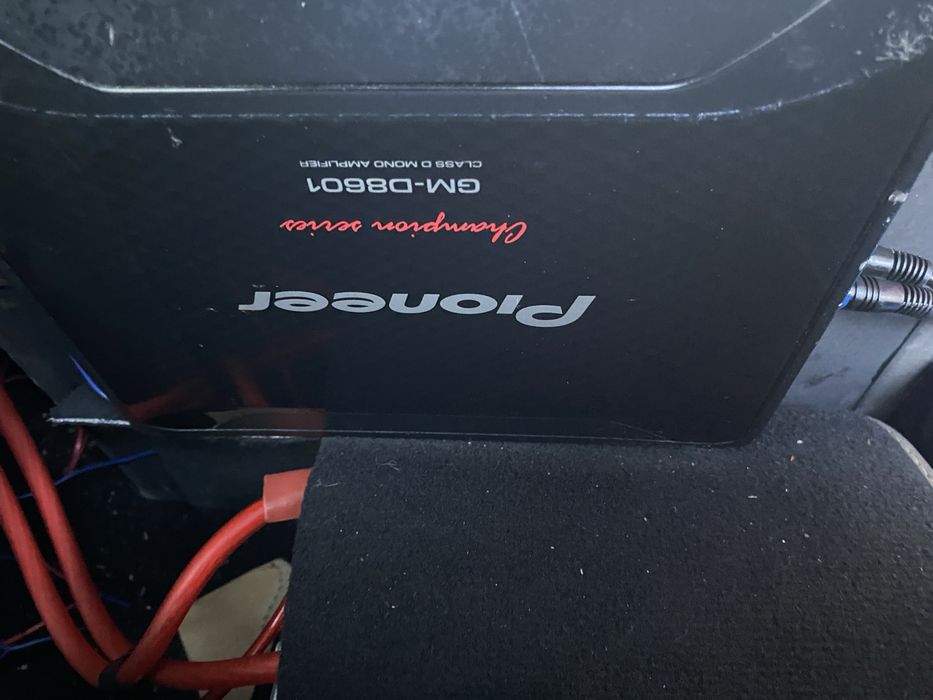 Subwoofer 1000w RMS 2x12 inch Hifonics/statie Pioneer 700w RMS incinta