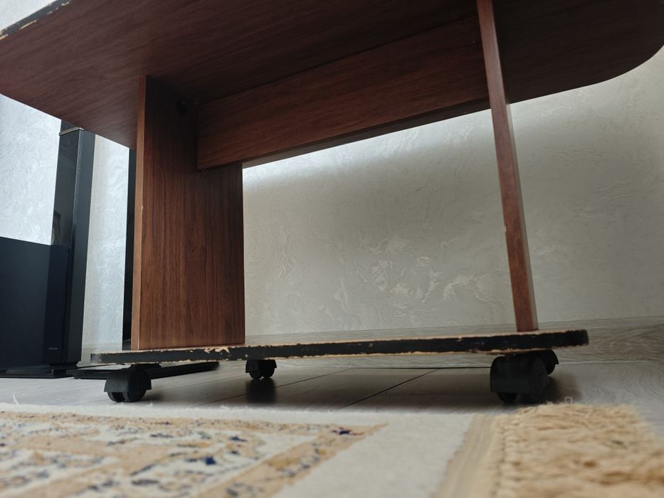 Журнальный столик