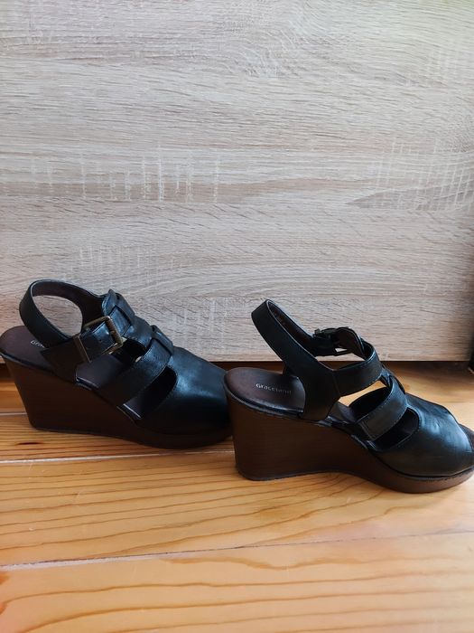 Дамски кожени сандали на платформа