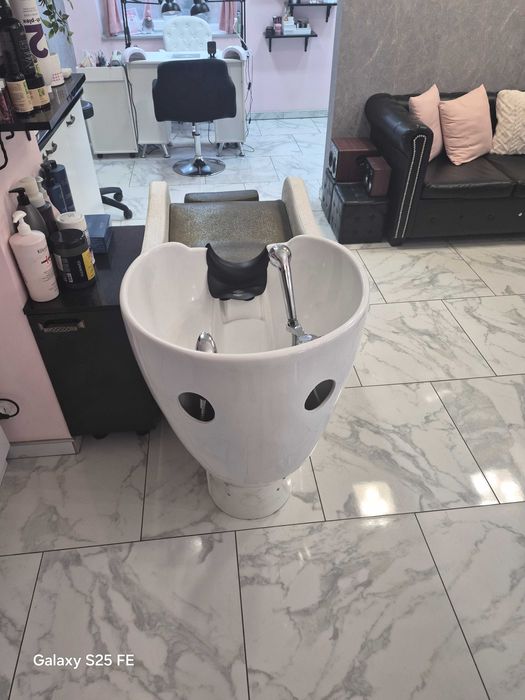 Измивна колона от фризьорски салон