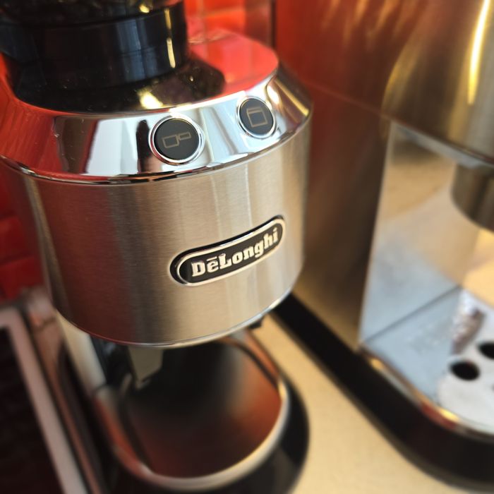 Кафемелачка DeLonghi Dedica KG520.M