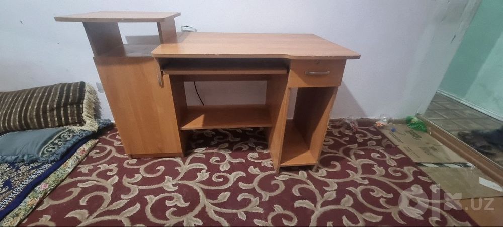 Kompyuter stol sotiladi