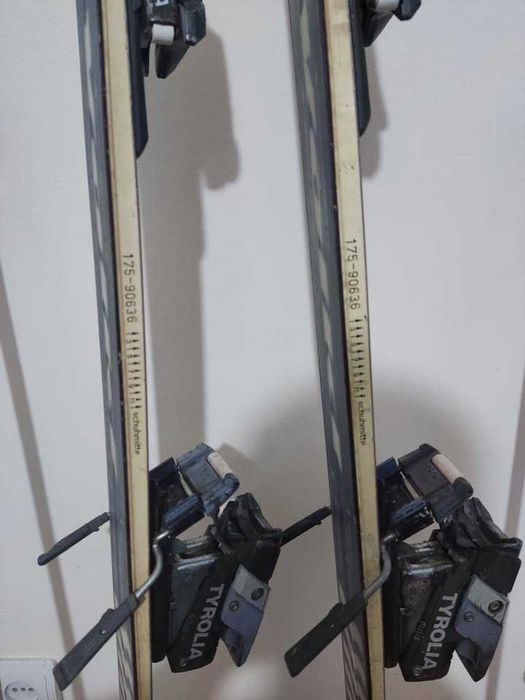 Schiuri/Skiuri Kastle X11 2000mm cu legaturi Tyrolia