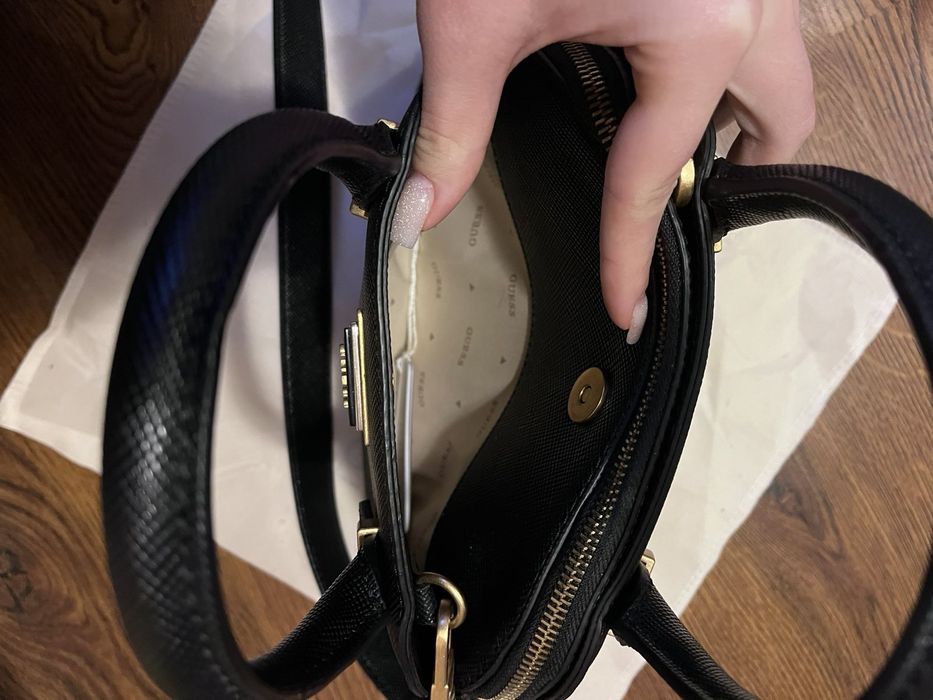 Оригинална чанта Guess