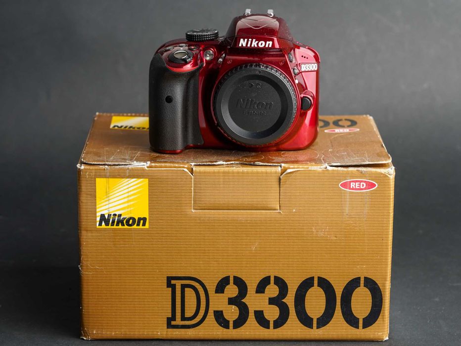 Nikon D3300 DSLR Camera - Red - New Old Stock - La cutie
