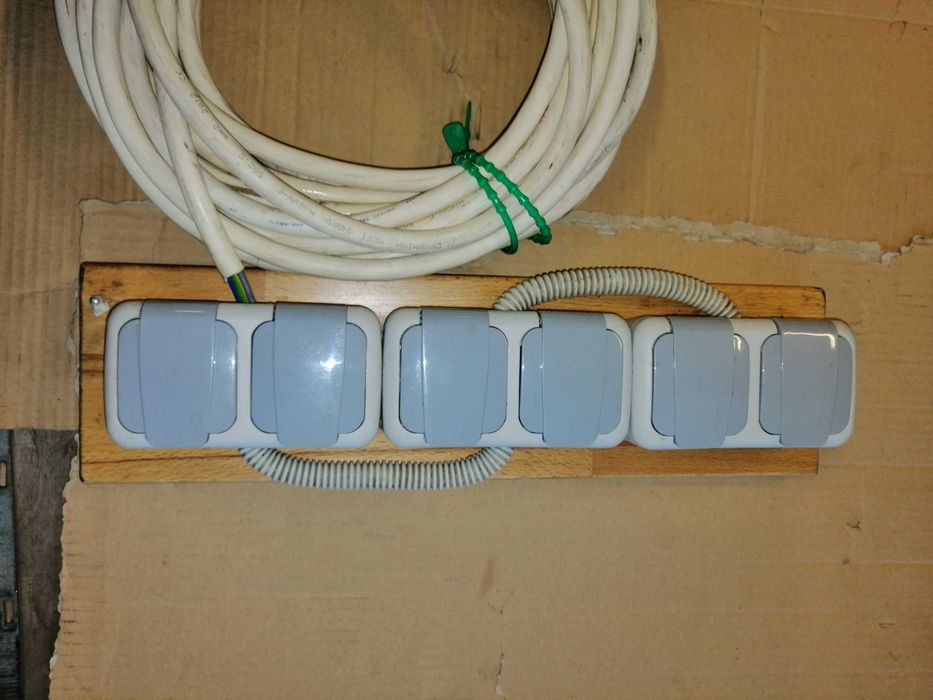Prelungitor 380 V la 220 V cu 6 prize , 12 metri , NOU