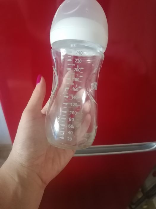 Стъклен шише за мляко или вода на AVENT