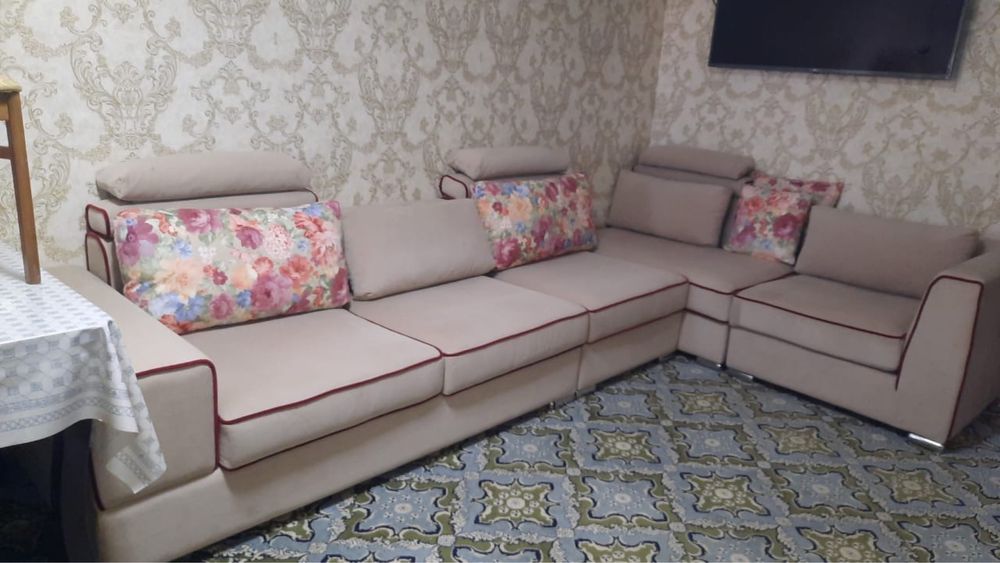 Диван хароший большой